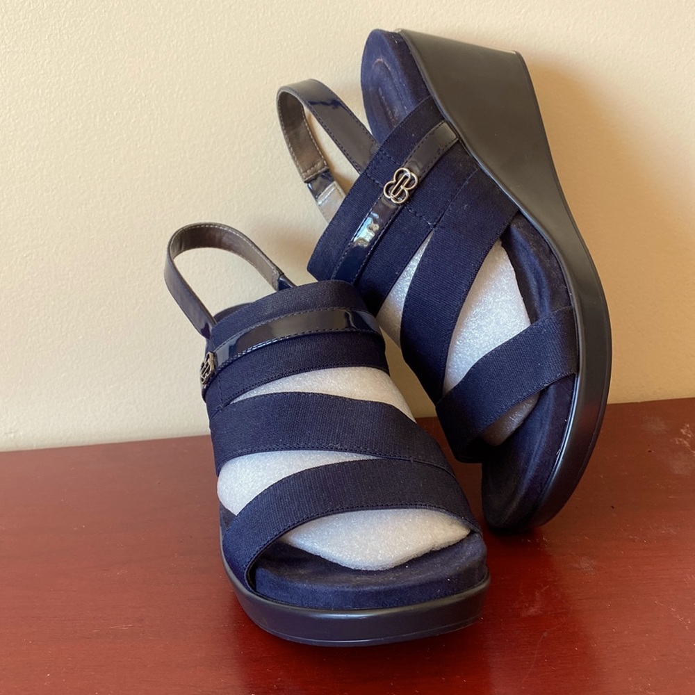 Bandolino fabric platform sandals. 3” heel. Good used condition. 8M.